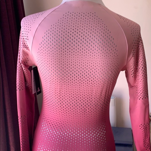 NWOT Ultracor Lycra top Size L - Picture 3 of 7